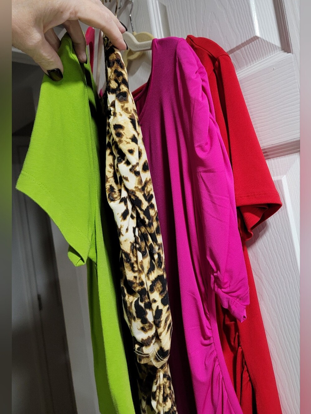 CLOSET CLEANOUT-Lot of 4 Women's Short Sleeve Tops- size Mediums- great shape - Picture 4 of 12